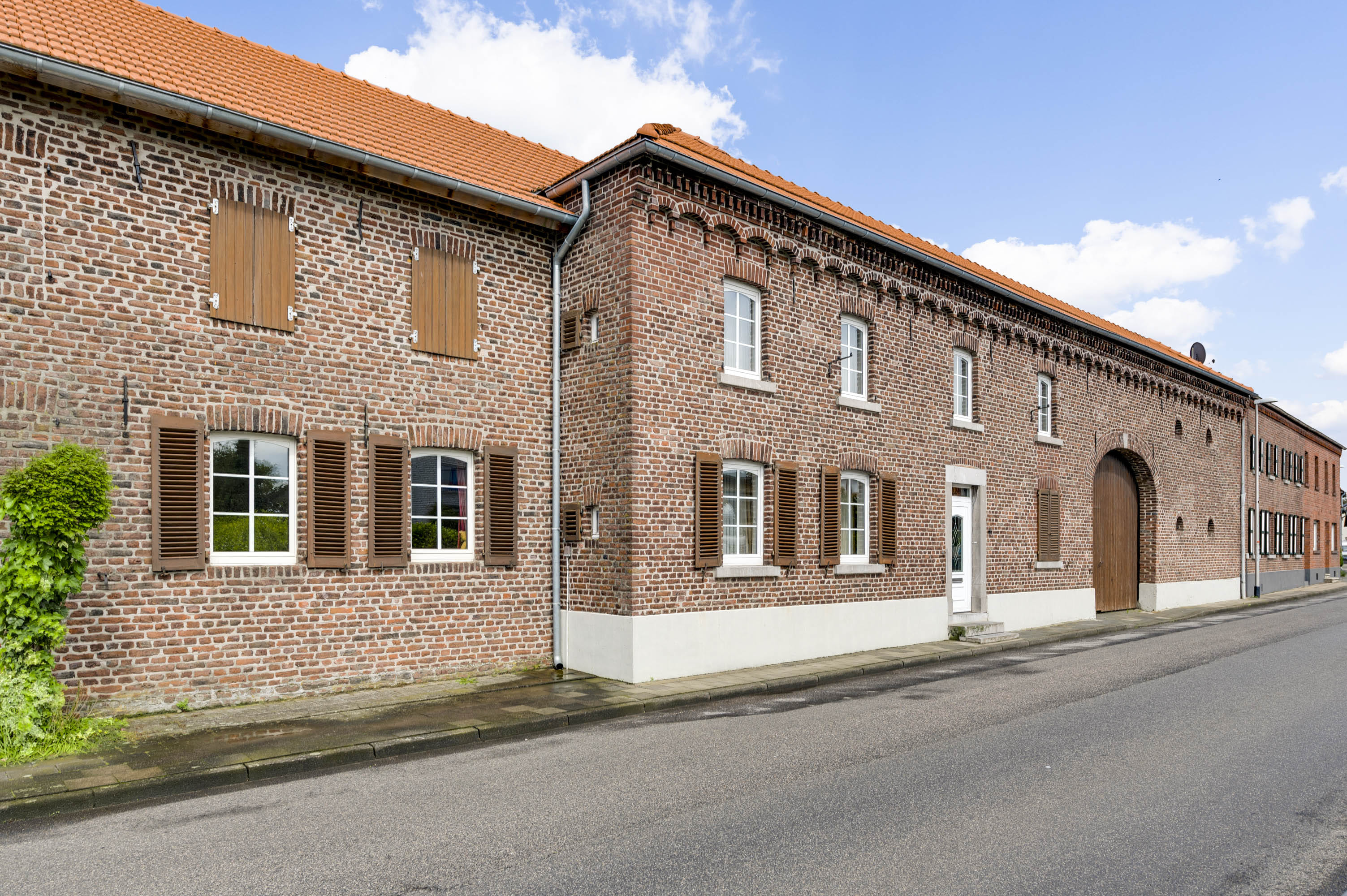 Immobilie in Gangelt - Pferde oder Kleinvieh zu Hause und wohnen in einem Vierkanthof?.....hier ist es möglich! - Bild 1