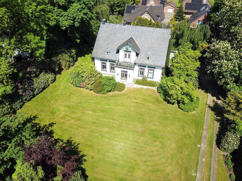 Immobilie in Bokholt-Hanredder - Traditionsreiche Villa mit Charme und Geschichte in Bokholt-Hanredder - Bild 1