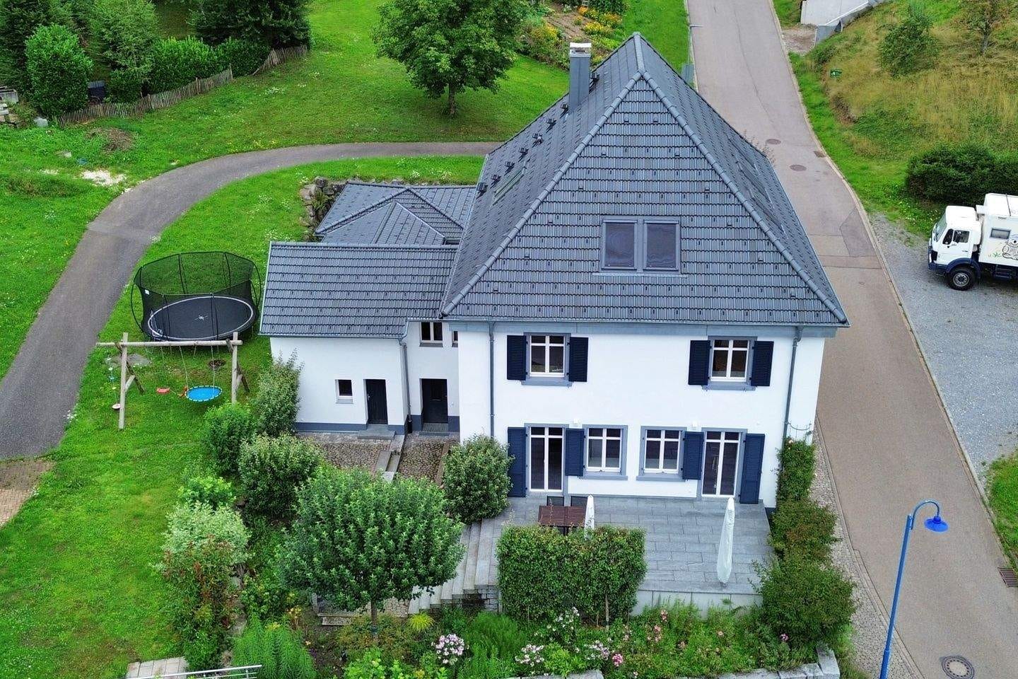 Immobilie in Biederbach - Kunstvoll Wohnen im alten Schulhaus - Luxus und Ruhe im Schwarzwald - Bild 0