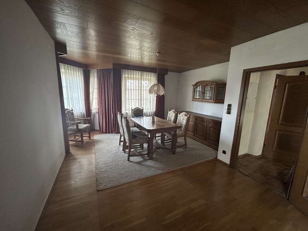 Immobilie in Haßfurt - Vielseitiges Ein-/Zweifamilienhaus mit großem Grundstück und Potential - Bild 3