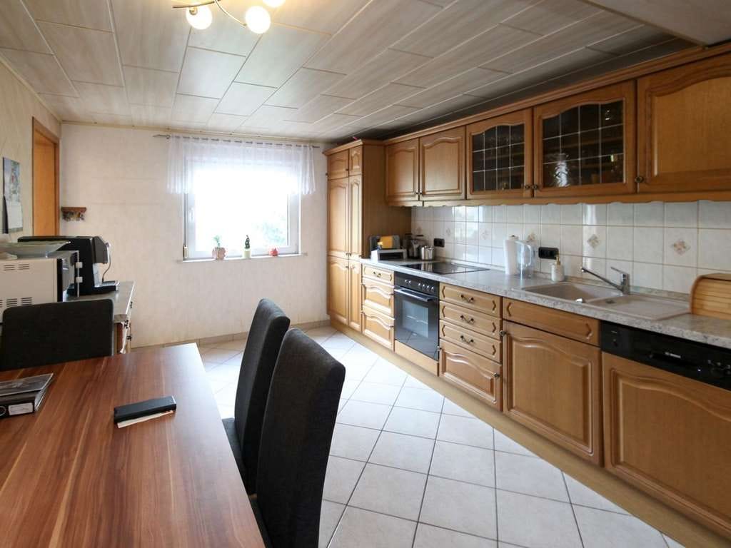 Immobilie in Kaltennordheim - Viel Platz auf dem Land: Wohnhaus mit großem Baugrundstück - auch Tierhaltung möglich - Bild 3