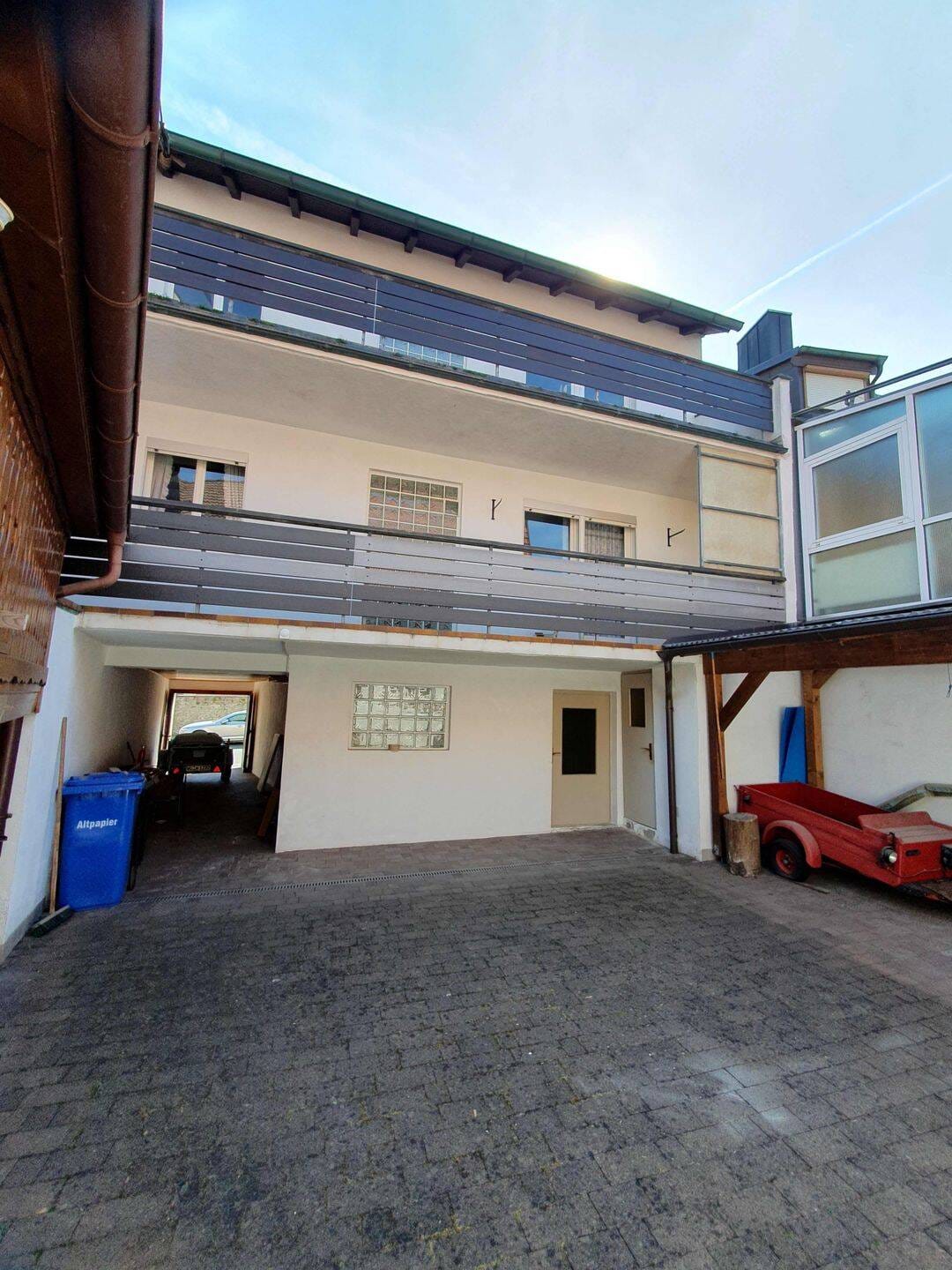 Immobilie in Zellingen - Vielseitiges Anwesen mit Vorder- & Hinterhaus, Garage, Innenhof mit großzügigem Garten in Zellingen - Bild 0