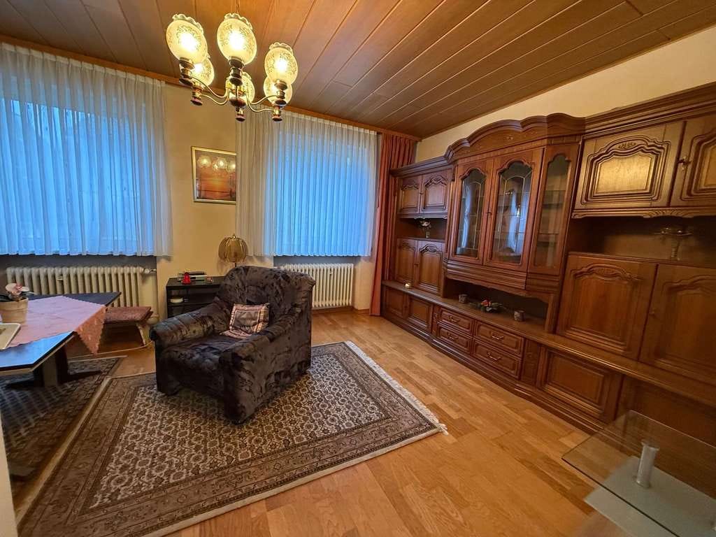 Immobilie in Hochspeyer - Zentral und vielseitig- Objekt mit Potenzial - Bild 1