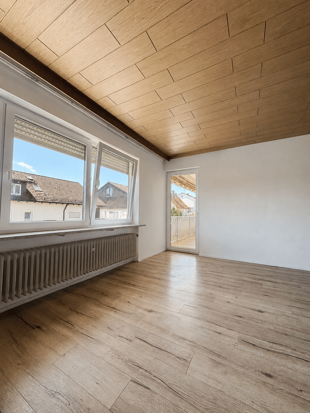 Immobilie in Reichertshofen - Großzügiges Mehrfamilienaus / Zweifamilienhaus mit zusätzlichem ausgebautem Untergeschoss und Entwicklungspotenzial in Reichertshofen - Bild 2