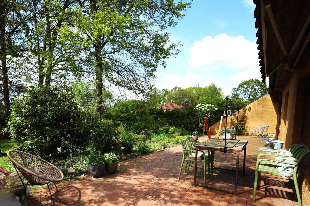 Immobilie in Kakenstorf - Charmantes  Einfamilienhaus mit Einliegerwohnung und idyllischem Garten - Bild 2