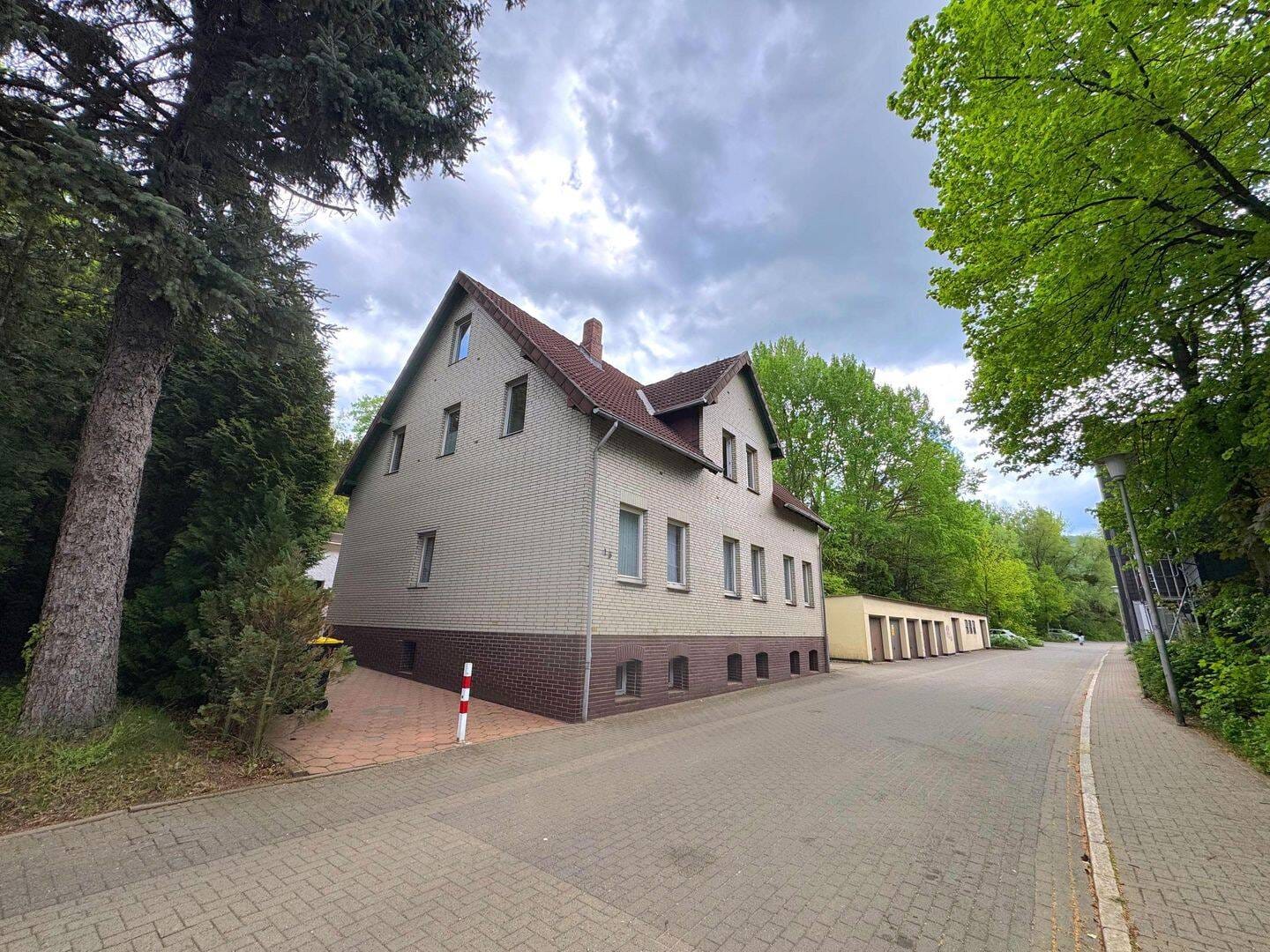 Immobilie in Goslar - Charmantes Zweifamilienhaus mit großem Grundstück und Potenzial - Bild 0