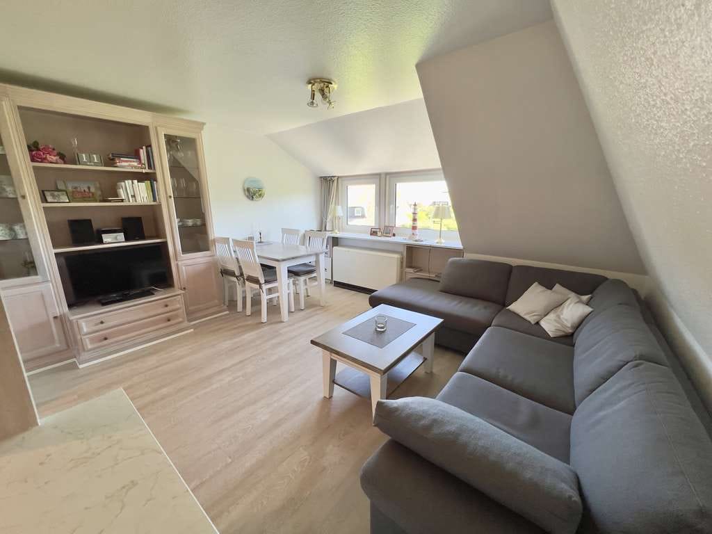 Immobilie in List auf Sylt - Dachgeschosswohnung unter Reet mit eigenem Gartenteil - Bild 1