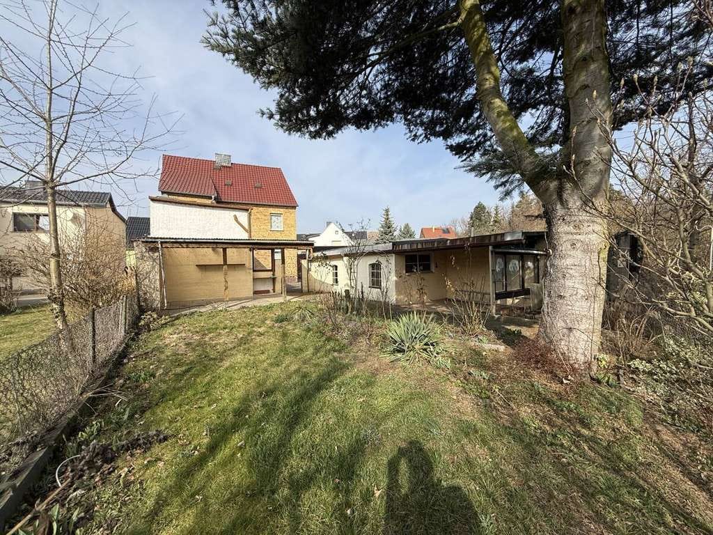 Immobilie in Muldestausee - Zweifamilienhaus in Mühlbeck
Wohnen nur wenige Schritte vom See entfernt mit grünem Gartengrundstüc - Bild 4