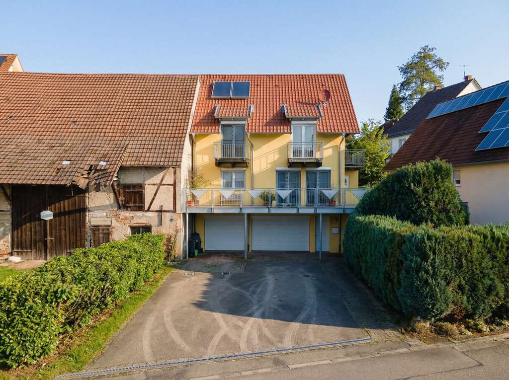 Immobilie in Neuenstadt am Kocher - Traum für Autoliebhaber: Einfamilienhaus mit großzügiger Garage - Bild 1
