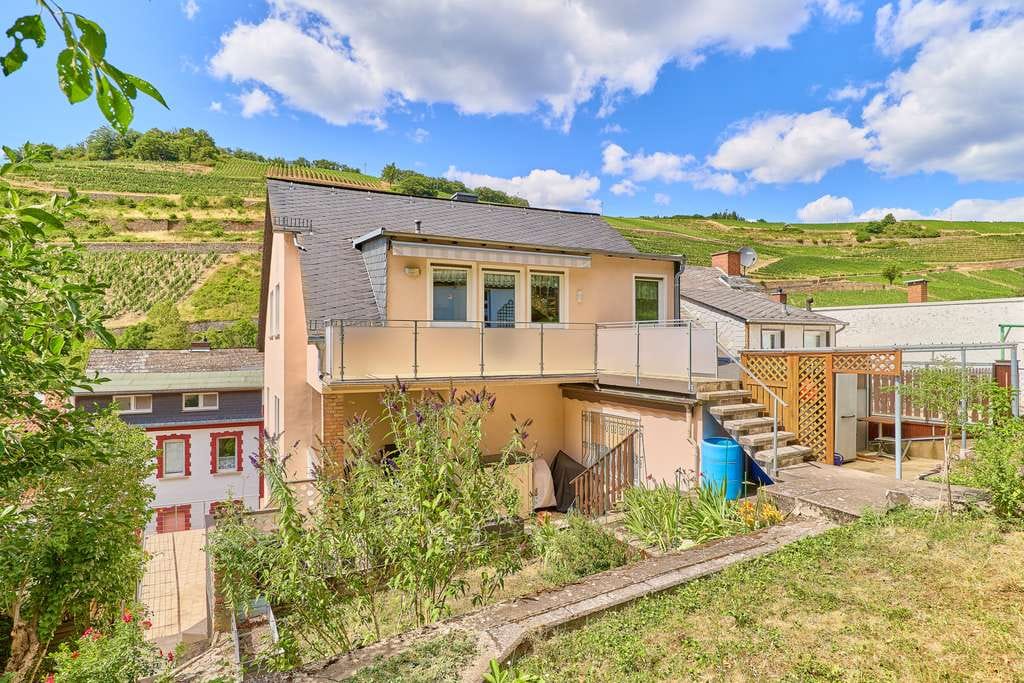 Immobilie in Rüdesheim am Rhein - Gepflegtes Dreifamilienhaus mit Doppelgarage und Panoramablick im Rheingau - Bild 2