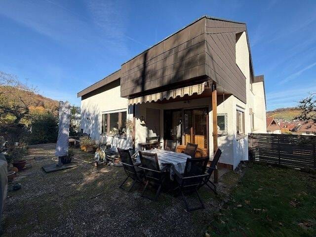 Immobilie in Frickenhausen - Attraktive Kaufgelegenheit! Großzüg. u. komfort. Einfam.-Haus mit 5,36 Ar Grdst., Einliegerwohn. u. Doppelgarage in reizv. Ortsrandlage! - Bild 4