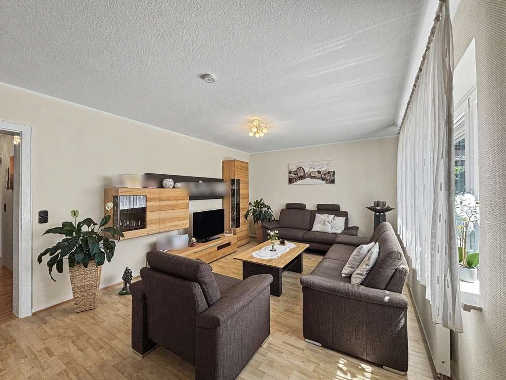 Immobilie in Nittel - Ein Zuhause mit Platz für Generationen – gepflegtes Zweifamilienhaus mit großem Grundstück in Nittel - Bild 3