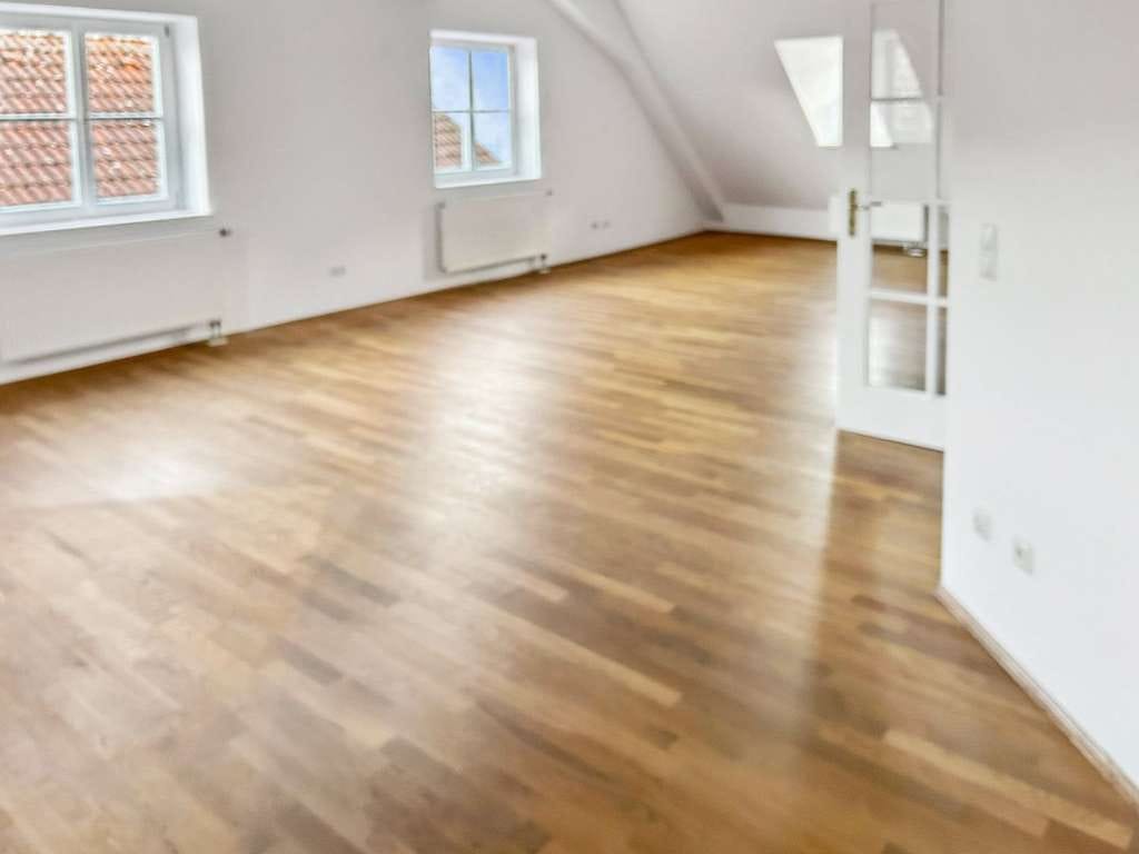 Immobilie in Vilshofen an der Donau - Traumhafte, sanierte ca. 165 m² große Penthouse-Maisonette-Wohnung im Zentrum von Vilshofen, Denkmal - Bild 2