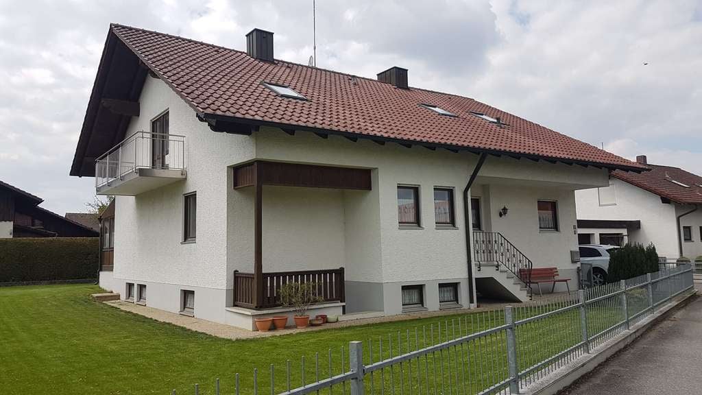 Immobilie in Wallersdorf - Freistehendes Einfamilienhaus mit Einliegerwohnung - Bild 0