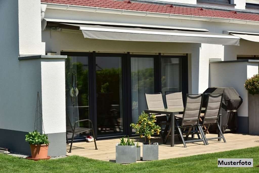 Immobilie in Cadolzburg - Hier kommt man gerne nach Hause! Einfamilien-Doppelhaushälfte mit Garage - Bild 0