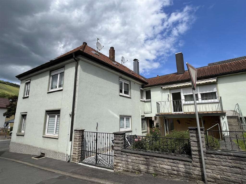 Immobilie in Lauda-Königshofen - gepflegte 5-Zimmer-Wohnung mit Balkon und Garage in der Nähe von Lauda-Königshofen - Bild 0