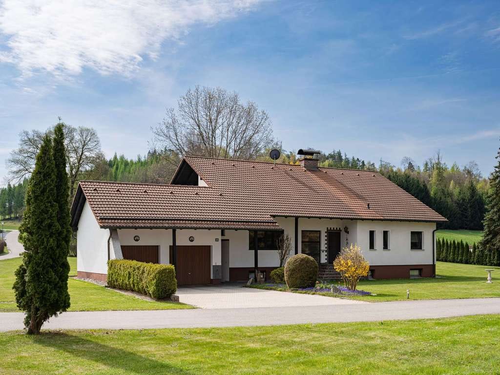 Immobilie in Laberweinting - *** Traumhafter Bungalow auf ca. 2500 qm Grundstück in toller Lage - Pferdehaltung möglich*** - Bild 1