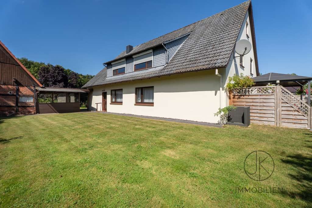 Immobilie in Stuhr - ***Ehemaliges Bauernhaus mit drei Wohneinheiten, großem Garten und Nebengebäude in Stuhr-Moordeich - Bild 2