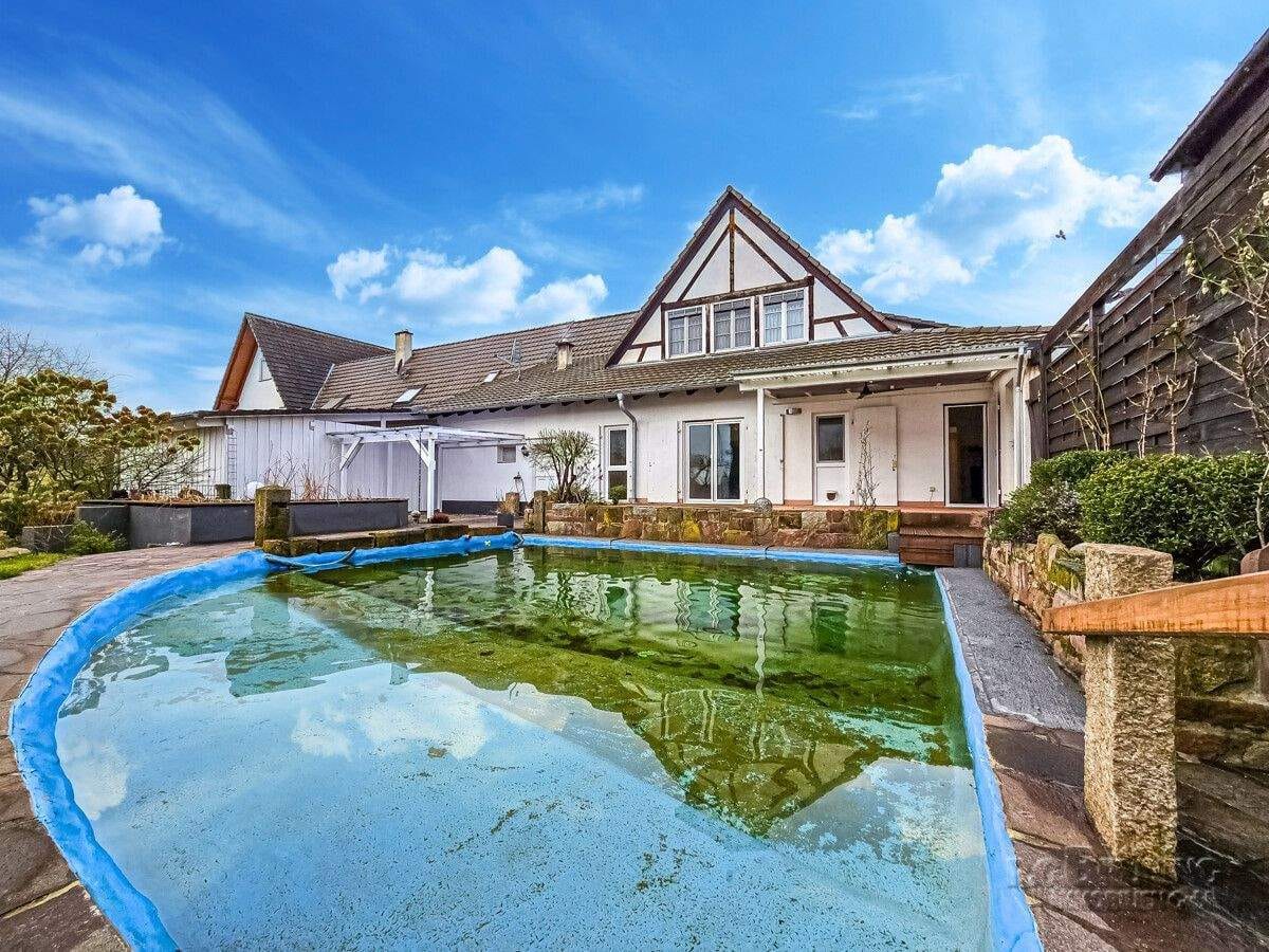 Immobilie in Kehl - Denkmalgeschütztes 3-Familienhaus mit Schwimmteich in Kehl - Bild 1
