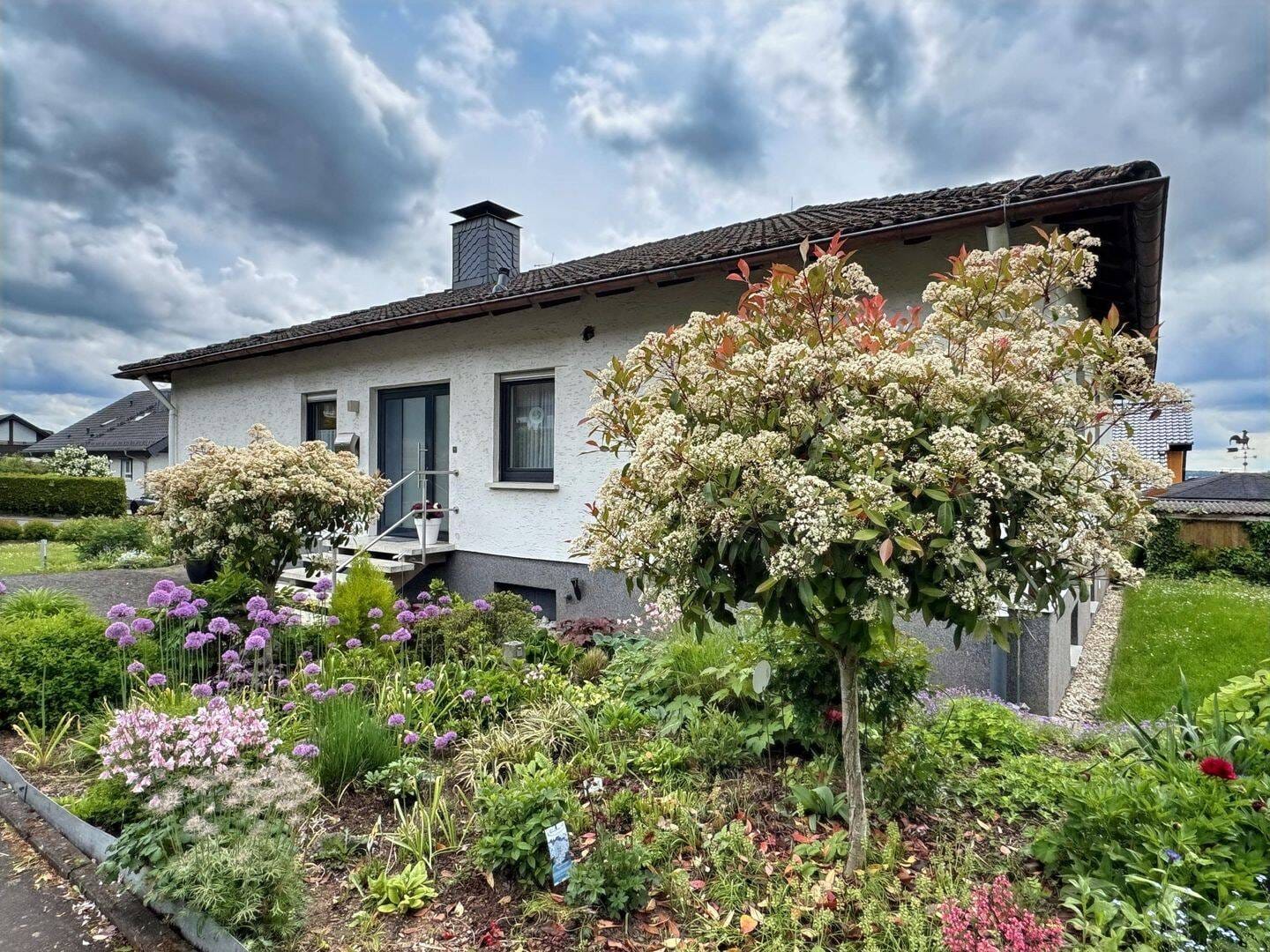 Immobilie in Weimar (Lahn) - Idyllisch wohnen in Niederweimar - charmantes Einfamilienhaus in beliebter Lage! - Bild 2