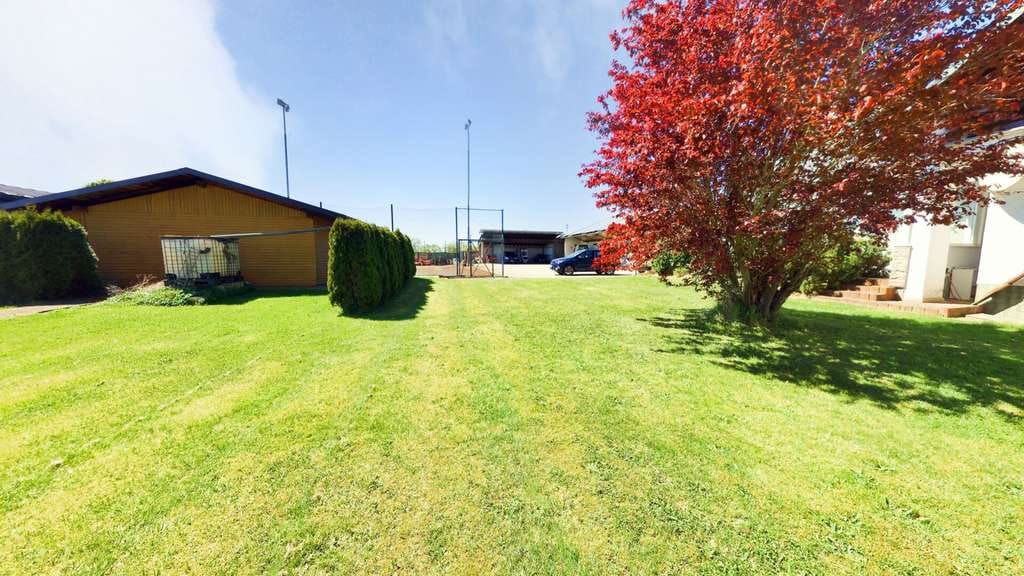 Immobilie in Anschau - Großzügiges Zweifamilienwohnhaus in Randlage der Gemeinde Anschau mit fast schier endlosen Möglichke - Bild 3