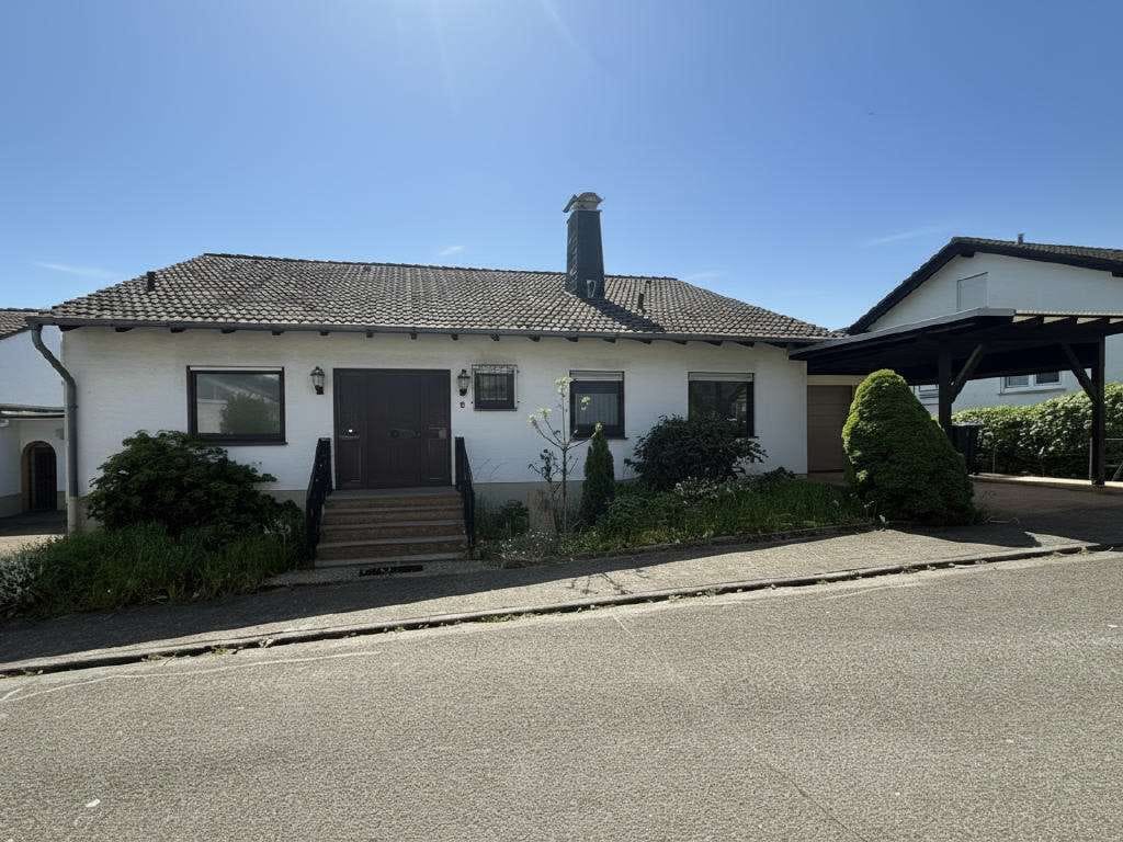 Immobilie in Geisenheim - Großzügiges Einfamilienhaus mit Terrasse und Balkon in schöner Ortsrandlage von Geisenheim-Mar - Bild 1