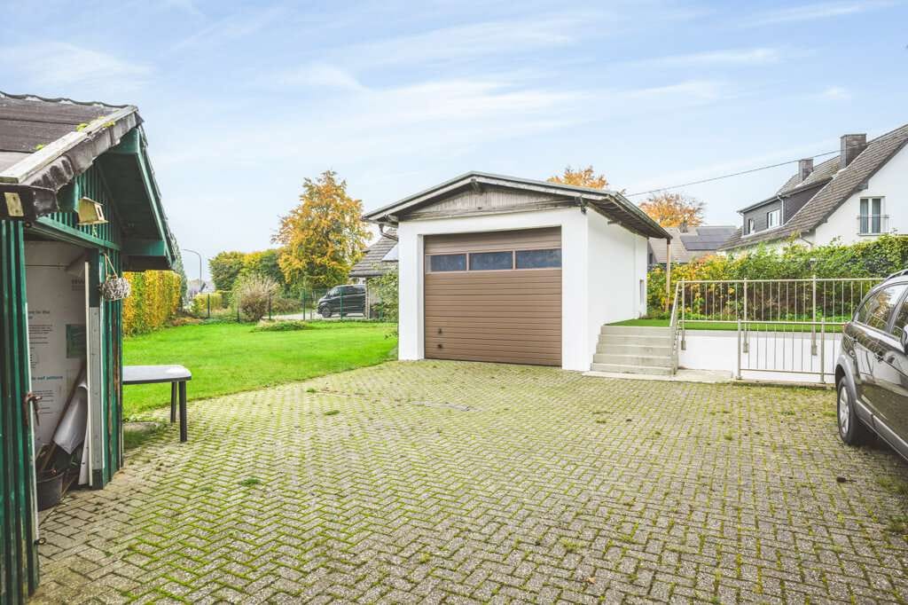 Immobilie in Monschau - Höfen!
Modernes Mehrfamilienhaus mit flexiblen Nutzungsmöglichkeiten und großer Garage - Bild 3