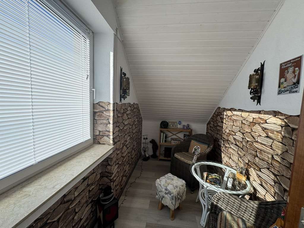 Immobilie in Dorsten - Gepflegte 2-Zimmer-Dachgeschosswohnung mit Stellplatz in ruhiger Lage von Rhade - Bild 2