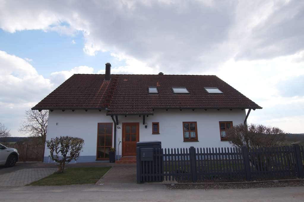 Immobilie in Pyrbaum - „Zweifamilienhaus mit Einliegerwohnung – Wohnen im Grünen mit traumhafter Aussicht" - Bild 4