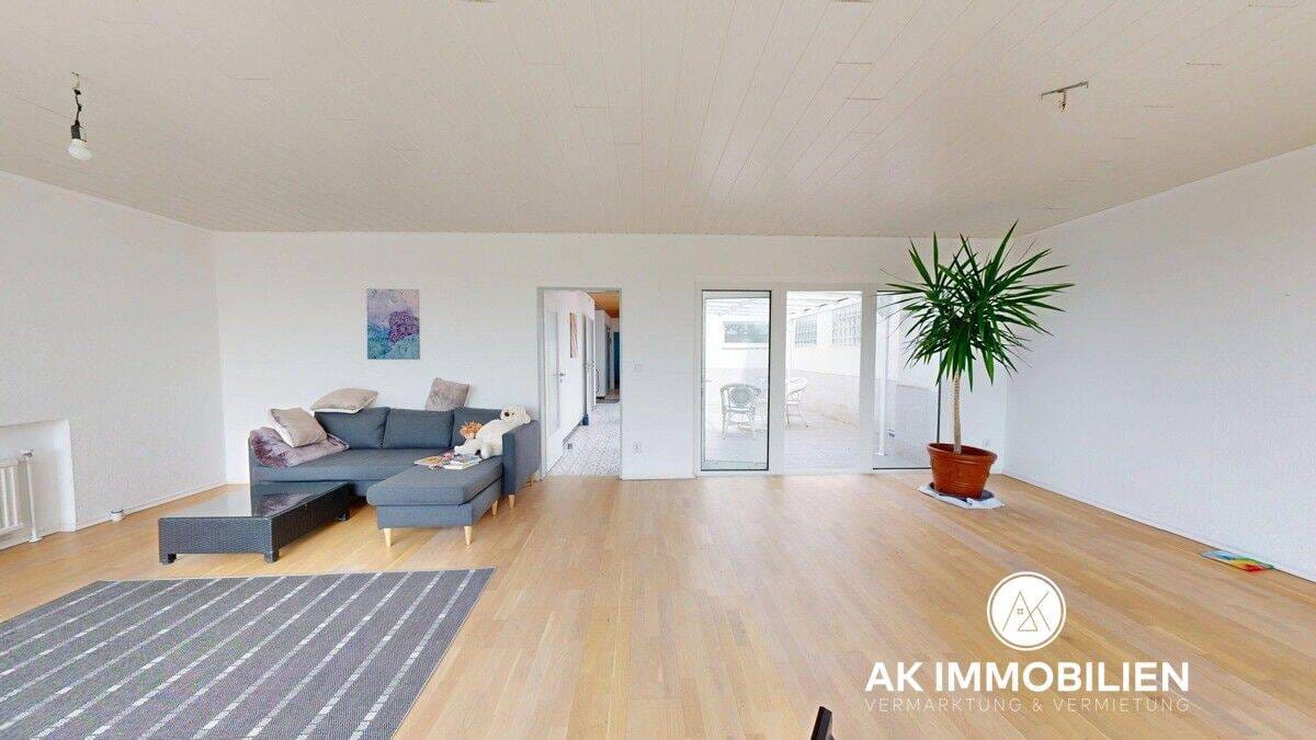 Immobilie in Bad Münder am Deister - Großes Zweifamilienhaus mit Atriumhof und Schwimmbad in Bad Münder - Ortsteil Nettelrede - Bild 4