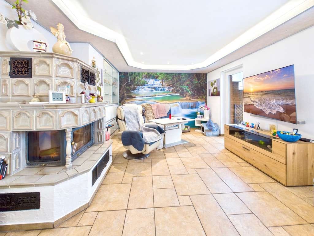 Immobilie in Mariental - Hochwertiges Einfamilienhaus mit Poolhaus, Sauna und Doppelgarage in Mariental - Bild 3