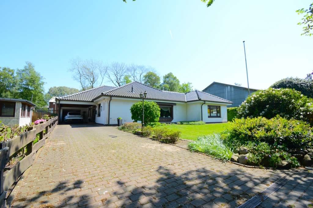 Immobilie in Weddingstedt - Großzügiger Winkelbungalow in ruhiger Wohnlage mit Ausbaureserve und gepflegtem Garten - Bild 0