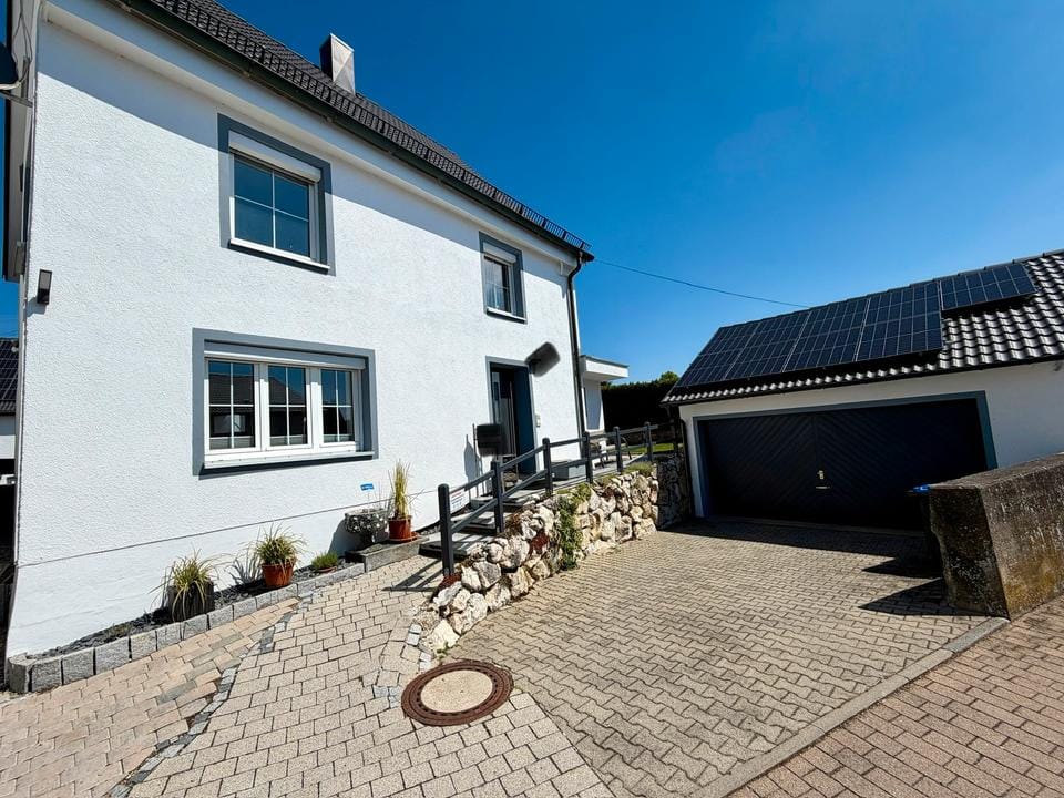 Immobilie in Obermarchtal - Charmantes Haus mit Doppelgarage, Garten & PV | 122 m² | Obermarchtal - Bild 0