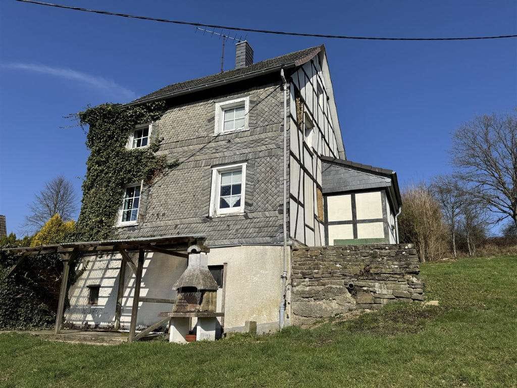 Immobilie in Wiehl - Historisches Einfamilienhaus mit Modernisierungsbedarf und großem Grundstück in Wiehl-Linden - Bild 3
