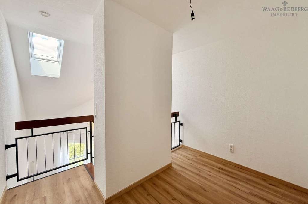 Immobilie in Regensburg - Moderne 2-Zi.-Maisonette mit Balkon, TG & Erbpacht! - Bild 4
