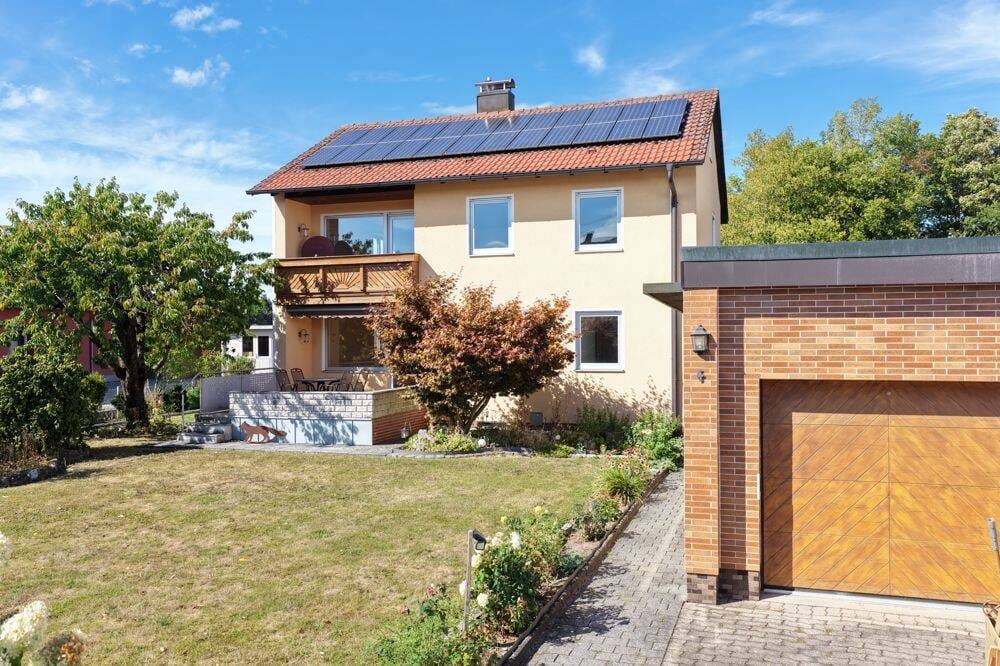 Immobilie in Mistelbach - Freistehendes Einfamilienhaus mit großem Garten, Garage und PV-Anlage! - Bild 0