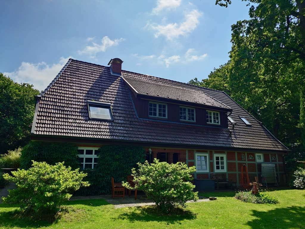 Immobilie in Bendestorf - Historisches Fachwerkhaus mit vielseitiger Aufteilung
auf 1.625 m² im Herzen von Bendestorf - Bild 2