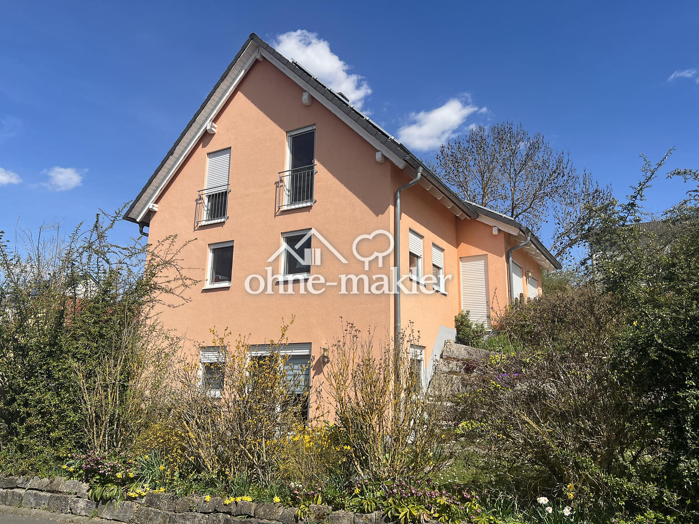 Immobilie in Kirchheim - Modernes, massives Einfamilienhaus mit Einliegerwohnung courtagefrei in Kirchheim bei Würzburg - Bild 1