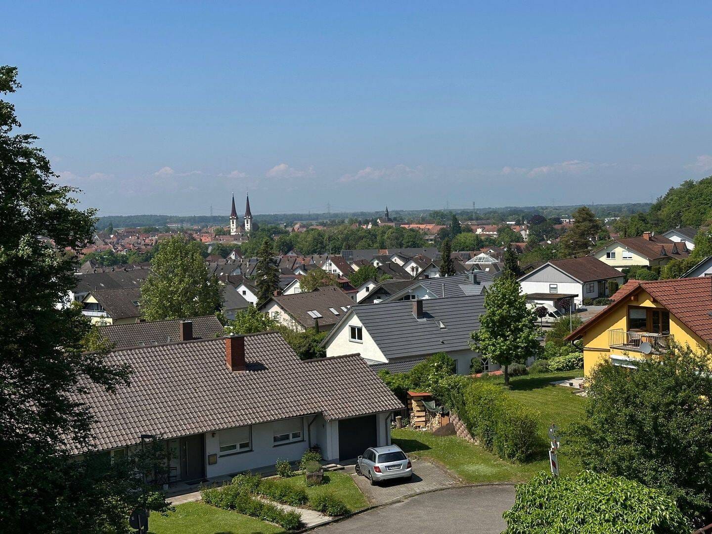 Immobilie in Kenzingen - Zweifamilienhaus mit 2 Garagen in TOP-Wohnlage - Bild 4