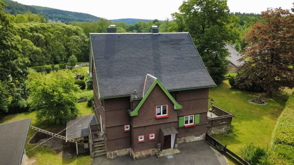Immobilie in Olbernhau - Ein Stück Welterbe: Historisches Holzhaus in schöner Lage von Olbernhau! - Bild 2