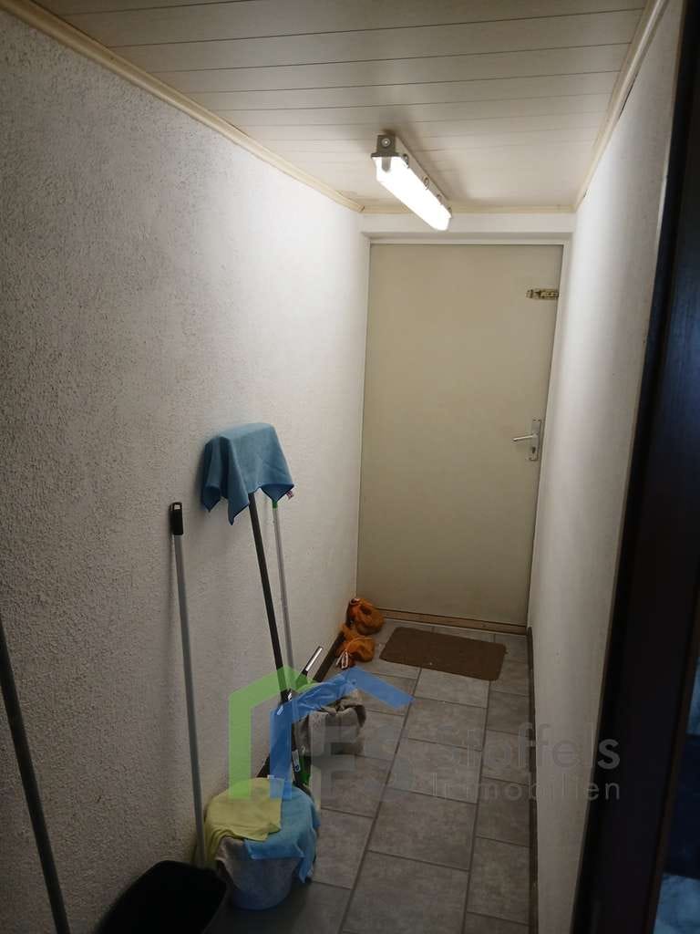 Immobilie in Vettweiß - Kapitalanlage mit Potenzial:  solides Zweifamilienhaus mit 2 Garagen in ruhiger Lage von Vettweiß - Bild 3