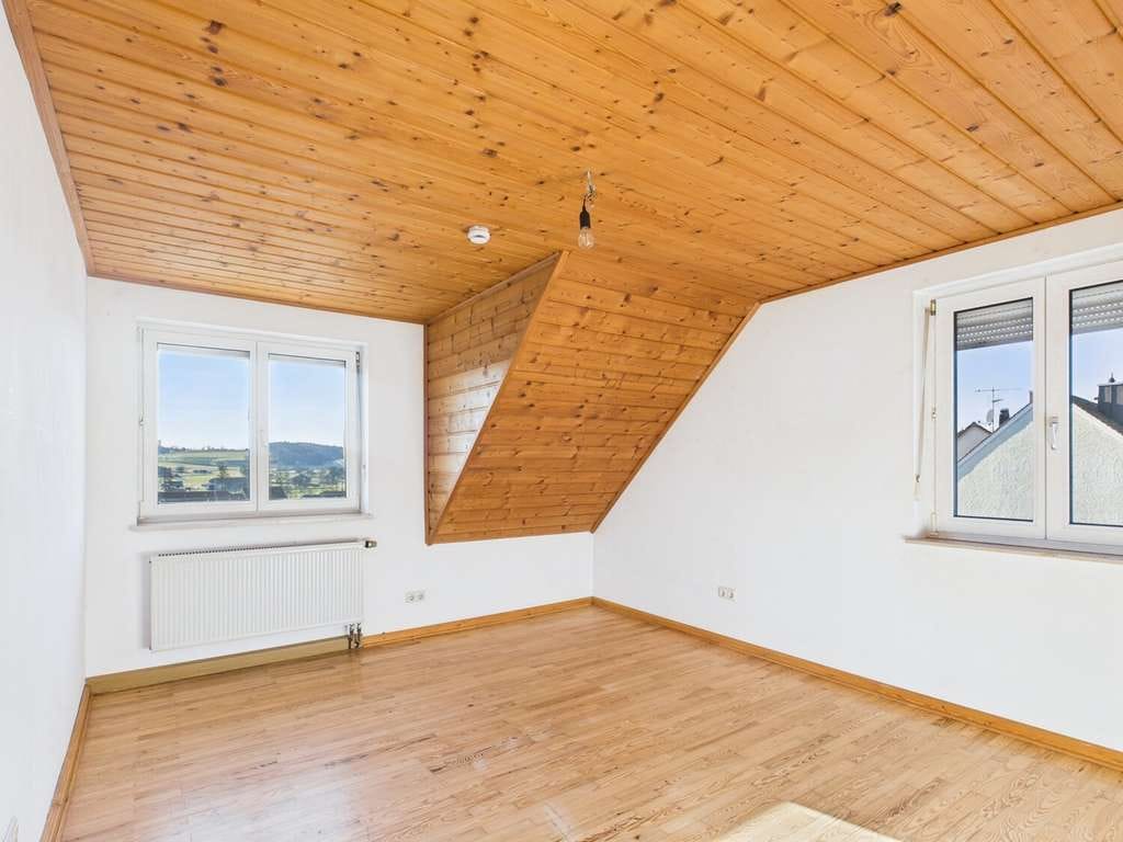 Immobilie in Stegaurach - Helle 3-Zimmer-Dachgeschosswohnung mit individuellem Gestaltungsspielraum - Bild 3