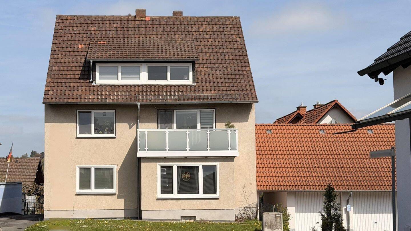 Immobilie in Ahnatal - Solides Mehrfamilienhaus mit stabiler Vermietung und attraktivem Grundstück in Ahnatal - Bild 0