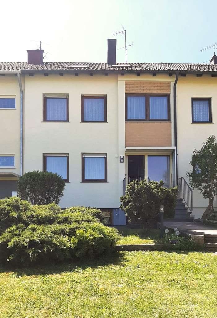 Immobilie in Ditzingen - Großzügiges Reihenmittelhaus von Privat - provisionsfrei - Bild 1