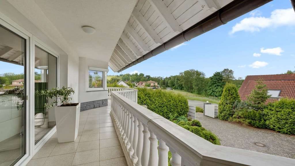 Immobilie in Wirsberg - Luxuriöse Architektenvilla! 1.417 m² Grundstück in ruhiger Traumlage mit modernster Technik und ELW - Bild 3