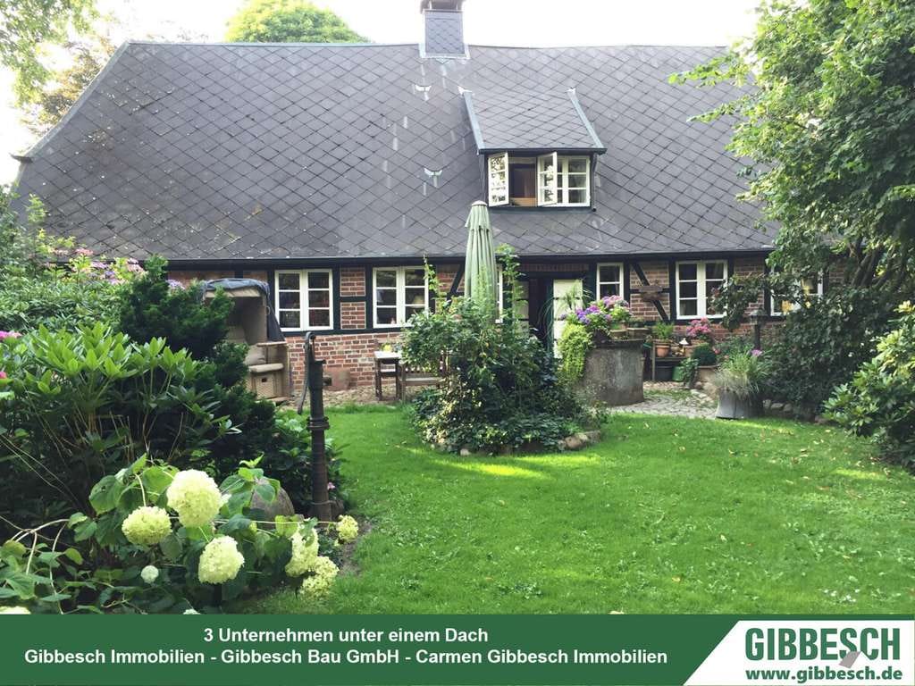 Immobilie in Elmenhorst - 1.232 m² Grdstck. * liebevoll restaur. Fachwerkhaus * zentral u. dennoch idyllischer Garten* Carport - Bild 0