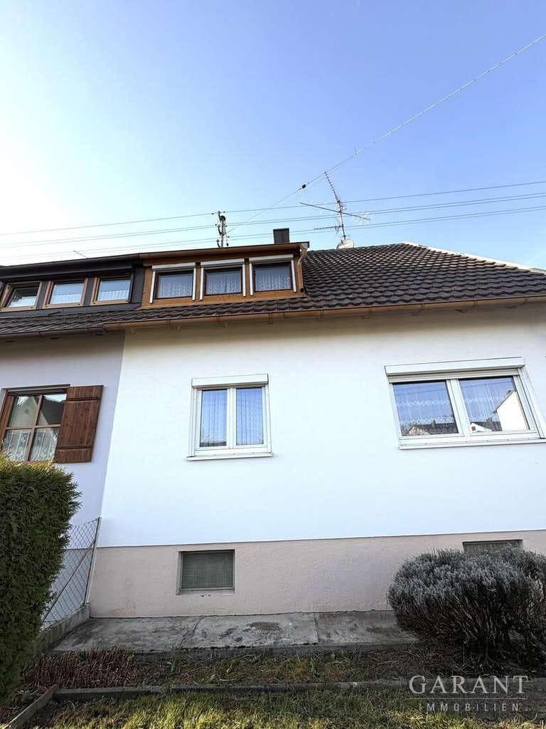 Immobilie in Biberbach - Familienfreundliche Doppelhaushälfte mit Garten und Garage in Biberbach - Bild 1