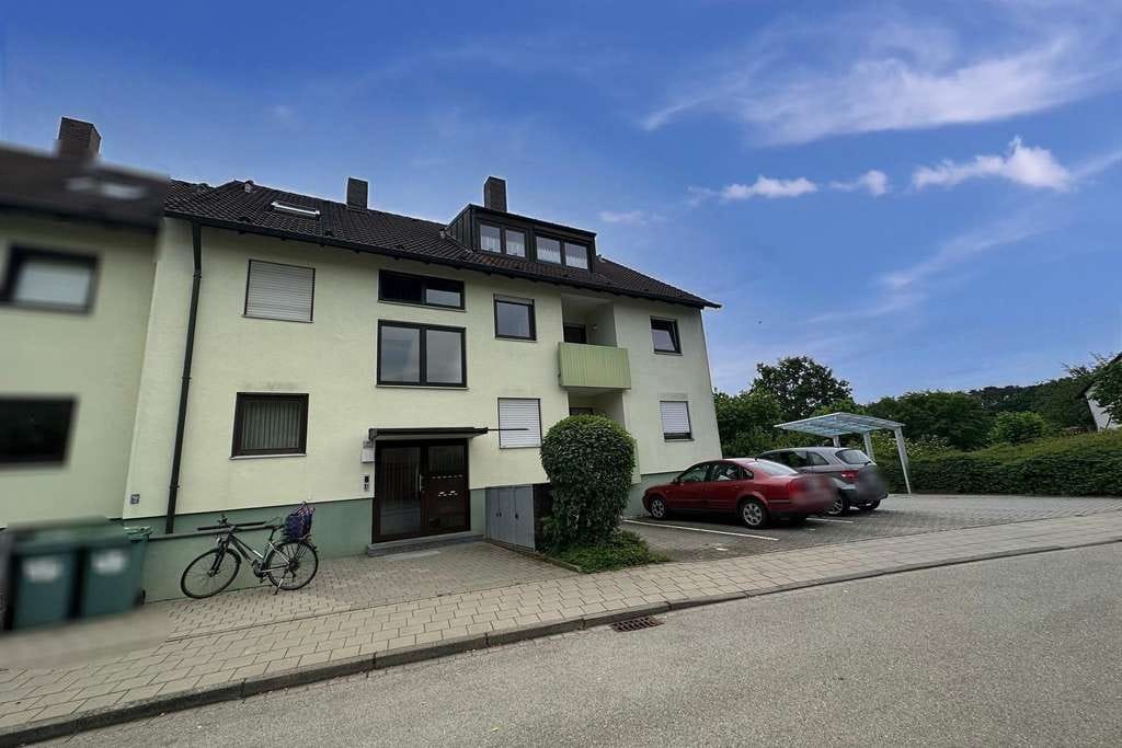Immobilie in Neuendettelsau - Genießen Sie die Aussicht! Helle 3-Zimmer-Wohnung mit zwei Balkonen und Stellplatz - Bild 0