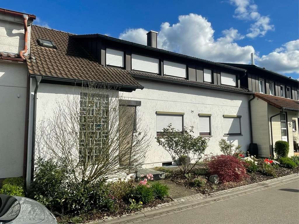 Immobilie in Crailsheim - Ein-/Zweifamilienhaus mit Einzelgarage in zentraler Lage von Crailsheim zu verkaufen - Bild 0