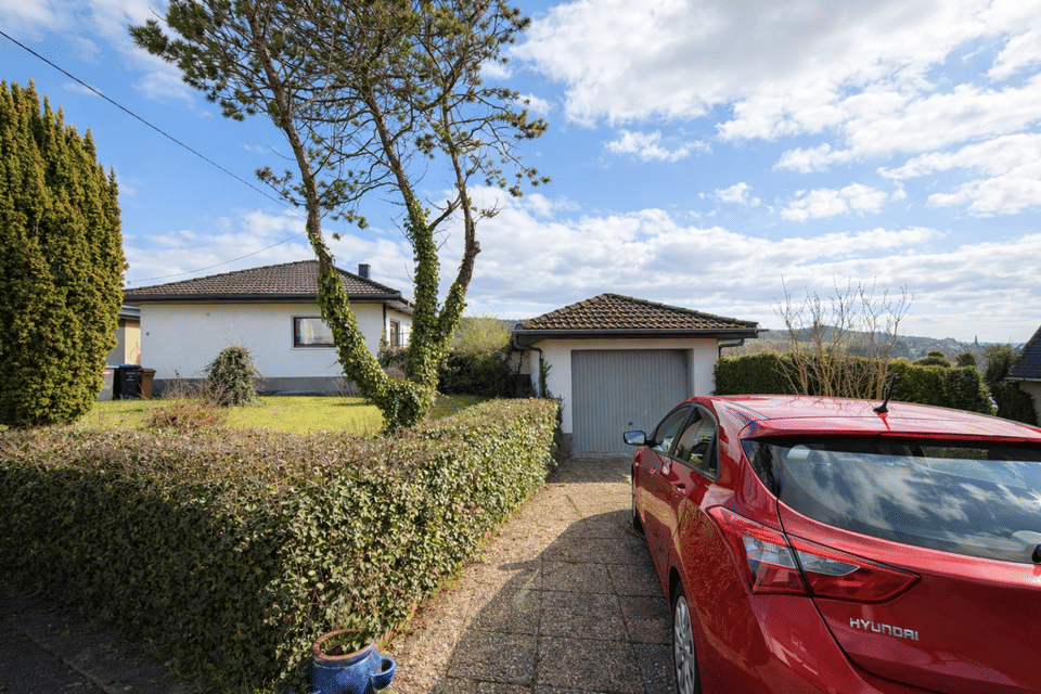 Immobilie in Schneppenbach - Schöner Bungalow mit großem Garten und Keller in ruhiger Feldrandlage von Schneppenbach - Bild 0